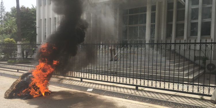 Hayvan üreticileri Bayındırlık ve Ulaştırma Bakanlığı önünde…