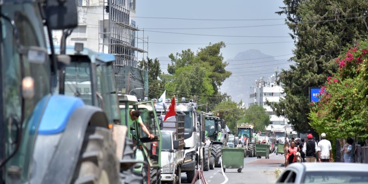 Hayvan üreticileri Başbakanlık’ta…Naimoğulları: “Mücadeleye devam edeceğiz”