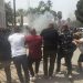Hayvan üreticilerinin eyleminde Bayındırlık ve Ulaştırma Bakanlığı bahçe kapısı söküldü