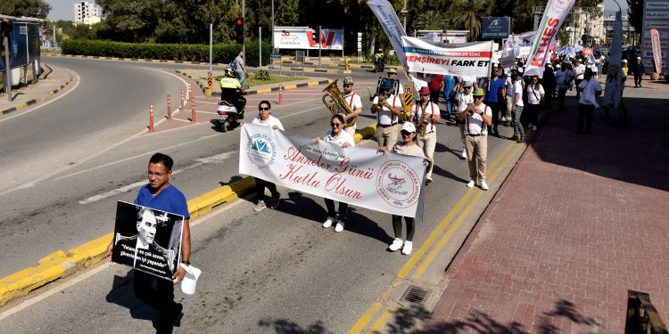 12 Mayıs Dünya Hemşireler Günü…Hemşireler, Lefkoşa’da “Hemşireyi Fark Et” sloganıyla yürüdü