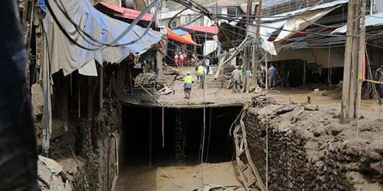 İranda sel nedeniyle 7 kişi hayatını kaybetti