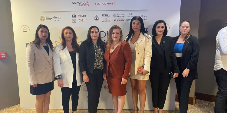 İş Kadınları Derneği heyeti İŞKAD 3. Kadın girişimci ödül törenine katıldı