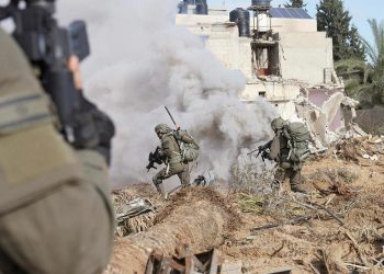 İsrail Gazzelilerin sığındığı okulun yakınına saldırdı