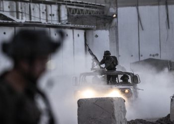 İsrail, Gazze'nin farklı yerlerine düzenlediği saldırılarda 8 Filistinliyi öldürdü