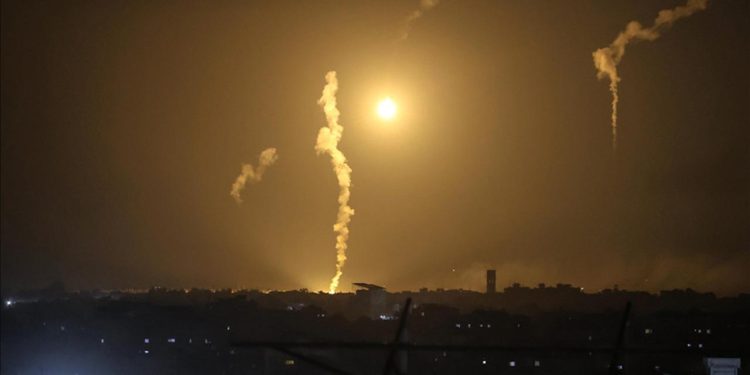 İsrail ordusu, son 24 saatte Gazze'de 100'den fazla yere hava saldırısı düzenledi