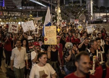 İsrailliler sokaklarda hükümetten ateşkes anlaşmasını imzalamasını talep etti