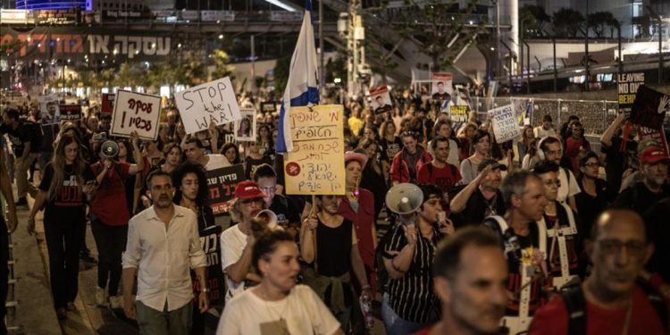 İsrailliler sokaklarda hükümetten ateşkes anlaşmasını imzalamasını talep etti
