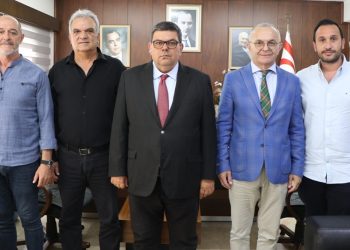 Maliye Bakanı Berova, Kıbrıs Türk Armatörler Birliği heyetini kabul etti
