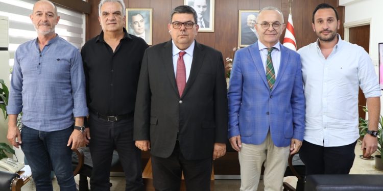 Maliye Bakanı Berova, Kıbrıs Türk Armatörler Birliği heyetini kabul etti