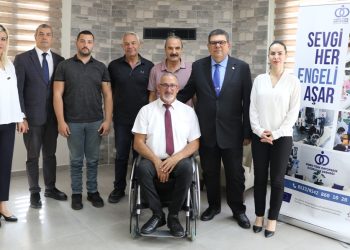 Maliye Bakanı Berova, Kıbrıs Türk Ortopedik Özürlüler Derneği’ni ziyaret etti