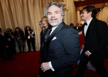 ABD'li oyuncu Mark Ruffalo: Filistinlilere sunulan seçenek; 'Çölde ya da evinizde ölün