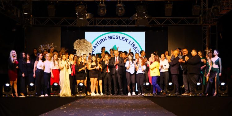 II. Mesleki Eğitim ve Yerli Ürünler Fuarı dün akşam defileye ev sahipliği yaptı