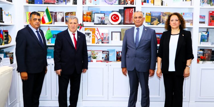 Çavuşoğlu, Azerbaycan Milli İlimler Akademisi’nde KKTC bölümünün açılışını yaptı