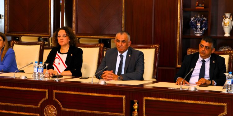 Çavuşoğlu ve heyeti, Azerbaycan Milli Meclisi Bilim ve Eğitim Komitesi ile görüştü