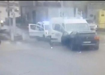 Fransa'da cezaevi aracından firar eden mahkum için kırmızı bülten çıkarıldı