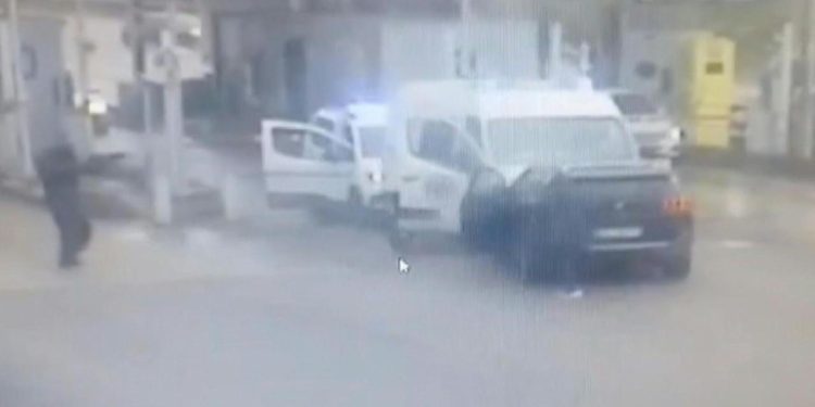 Fransa'da cezaevi aracından firar eden mahkum için kırmızı bülten çıkarıldı