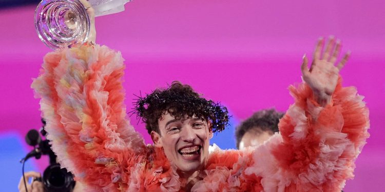 İsrail protestoları ve Filistin'e desteğin damga vurduğu Eurovision'u İsviçre kazandı