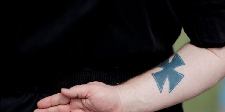 Almanya'da Hitler resimli kıyafetle derse giren öğretmen hakkında yasal işlem başlatıldı