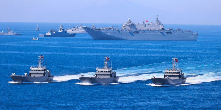 EFES-2024 Tatbikatı tamamlandı… Kıbrıs Barış Harekatı’nın 50’nci yılına ithafen Deniz Kuvvetleri Komutanlığınca 50 gemiyle Erdoğan’ı selamlama geçişi yapıldı