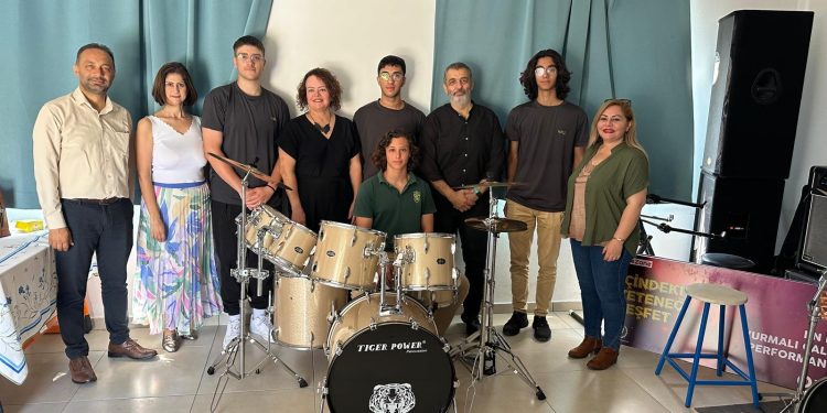 Telsim Freezone 10. Liselerarası Müzik Yarışması Birincisi Namık Kemal Lisesi’ne ödülleri takdim edildi