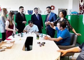 Gardiyanoğlu, İstanbul Otizm  Bakım Rehabilitasyon Ve Aile Danışma Merkezi’nde incelemelerde bulundu