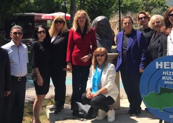 Girne Barış ve Özgürlük Parkı’nda bulunan Zübeyde Hanımın büstünün çevresine peyzaj çalışması yapıldı