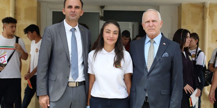 Meclis Başkanı Töre, Güzelyurt Meslek Lisesi’nde öğrenci ve öğretmenlerle bir araya geldi