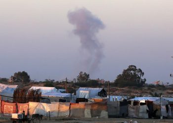 İsrail'in Refah kentinde bir eve düzenlediği hava saldırısında 2 sivil öldü