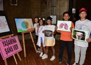 117 İlkokul ve ortaokul öğrencisinin hazırladığı sigaranın zararları temalı resim sergisi açıldı