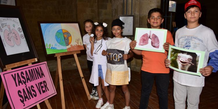 117 İlkokul ve ortaokul öğrencisinin hazırladığı sigaranın zararları temalı resim sergisi açıldı