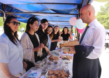 DAÜ’de Şampiyon Melekleri Yaşatma Derneği yararına kermes düzenlendi