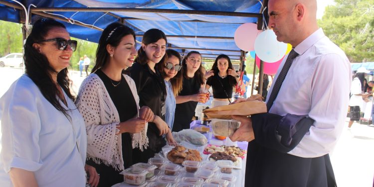 DAÜ’de Şampiyon Melekleri Yaşatma Derneği yararına kermes düzenlendi