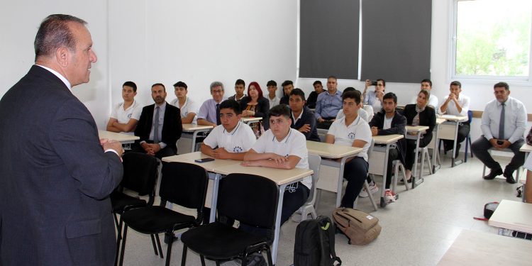 Ataoğlu, okullarda başlatılan çevre eğitimi seminerine katıldı