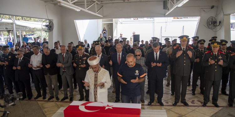 1963 kayıplarından Fuat Niyazi askeri törenle toprağa verildi. Tatar: Varılacak bir anlaşmada Kıbrıslı Türklerin güvenliğine öncelik verilecek