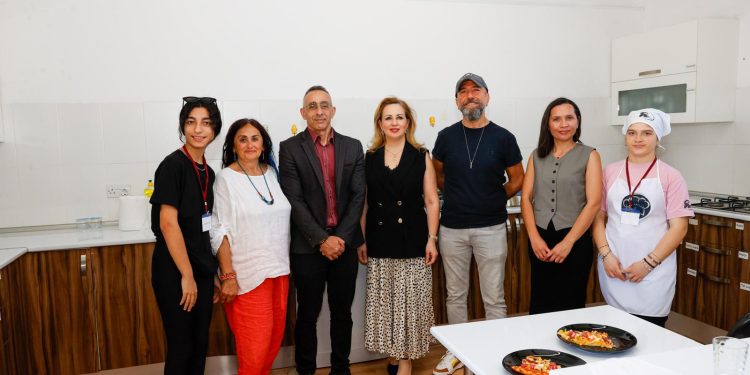 Cumhurbaşkanı Ersin Tatar’ın eşi Sibel Tatar, Özel Bahar Şenliği’ne katıldı