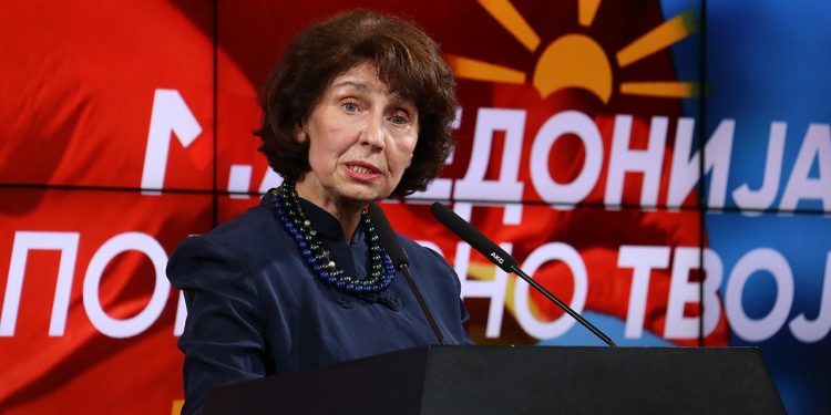 Kuzey Makedonya'nın ilk kadın Cumhurbaşkanı Siljanovska Davkova oldu