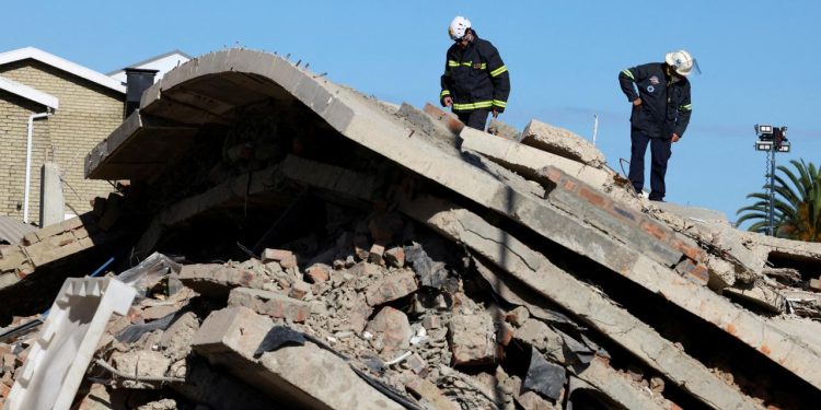 Güney Afrika'da binanın çökmesi sonucu ölenlerin sayısı 32'ye yükseldi