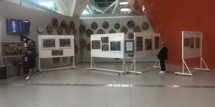 Ercan Havalimanı’nda Suat Arıkan resim sergisi