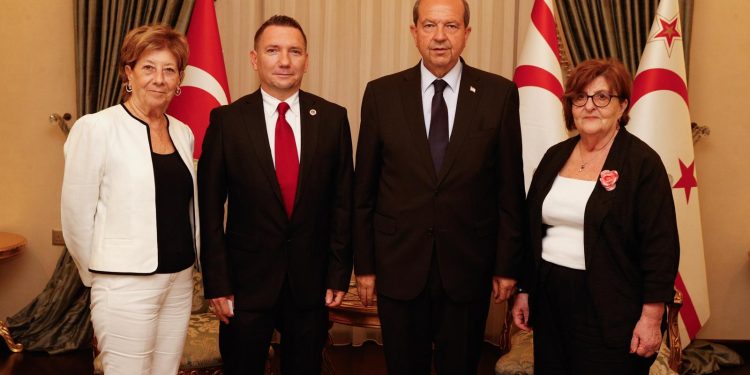 Cumhurbaşkanı Tatar, Ankara Kıbrıs Türk Kültür Derneği heyetini kabul etti