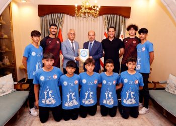 Tatar, Hala Sultan İlahiyat Koleji Ortaokul Erkek Hentbol takımını kabul etti