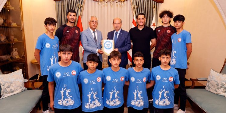 Tatar, Hala Sultan İlahiyat Koleji Ortaokul Erkek Hentbol takımını kabul etti