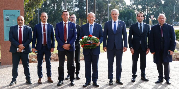Cumhurbaşkanı Tatar, Canberra’da Atatürk Anıtı’na çelenk sundu