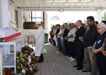 Cumhurbaşkanı Ersin Tatar, TMT Mücahidi Şenay Kuyucuoğulları’nın cenaze törenine katıldı