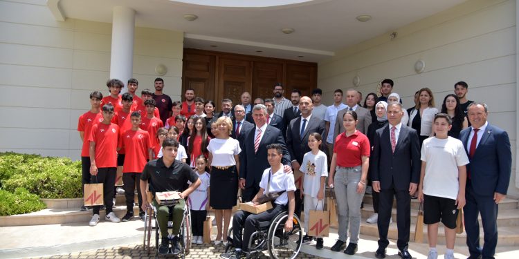 TC Lefkoşa Büyükelçiliği’nde bir grup sporcu gence resepsiyon verildi