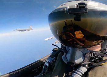 Türk Hava Kuvvetlerinden Kıbrıs adasının güneyinde eğitim uçuşu