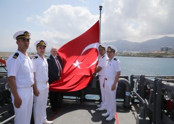 Töre, TCG Nusret müze gemisi ve TCG Karataş gemilerini ziyaret etti
