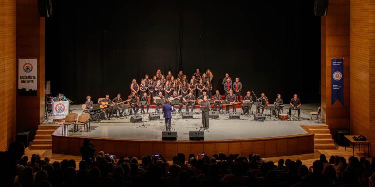 Gazimağusa Belediyesi Türk Halk Müziği Korosu “Türkülerle Bahar” konseri verdi