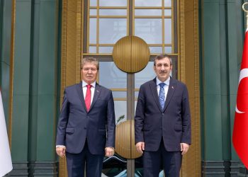 Başbakan Üstel:KKTC ekonomisini ayağa kaldıracak büyük projelere öncelik vereceğiz