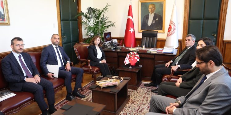 Meclis Genel Sekreteri Fırat, TBMM Genel Sekreteri Uzun’u ziyaret etti