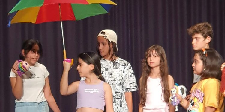 “Uçan Şemsiye” Dünya Çocuk Günü’nde sahnelendi